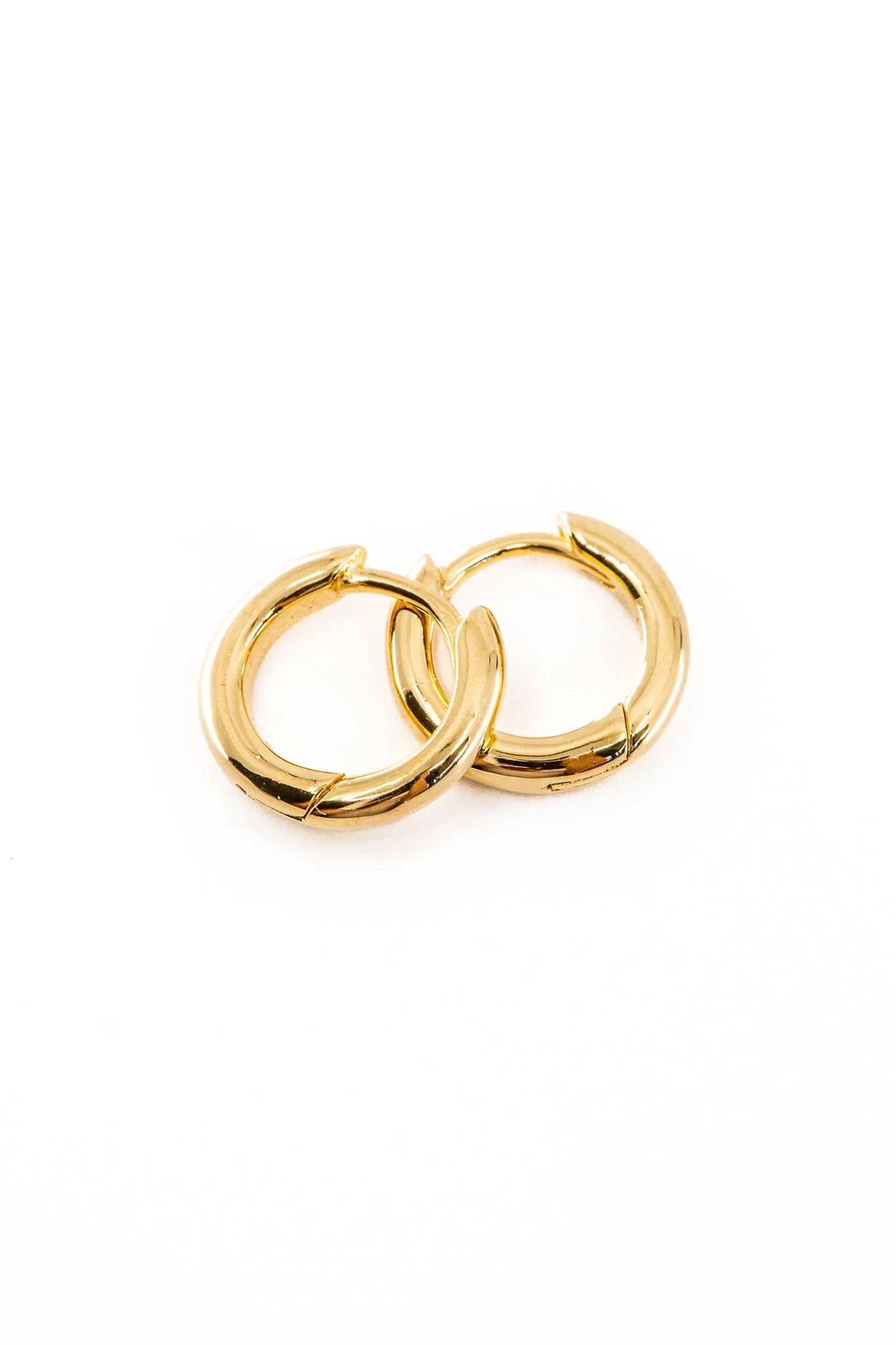 Staple Huggie Earrings Gold – Lox Chain
