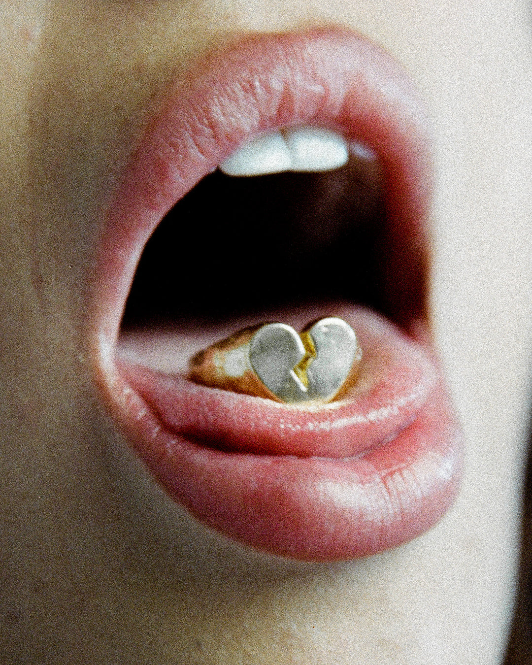 Broken Heart Signet I Gold