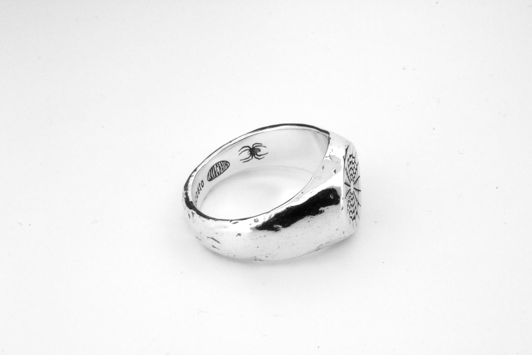 Webbed Signet
