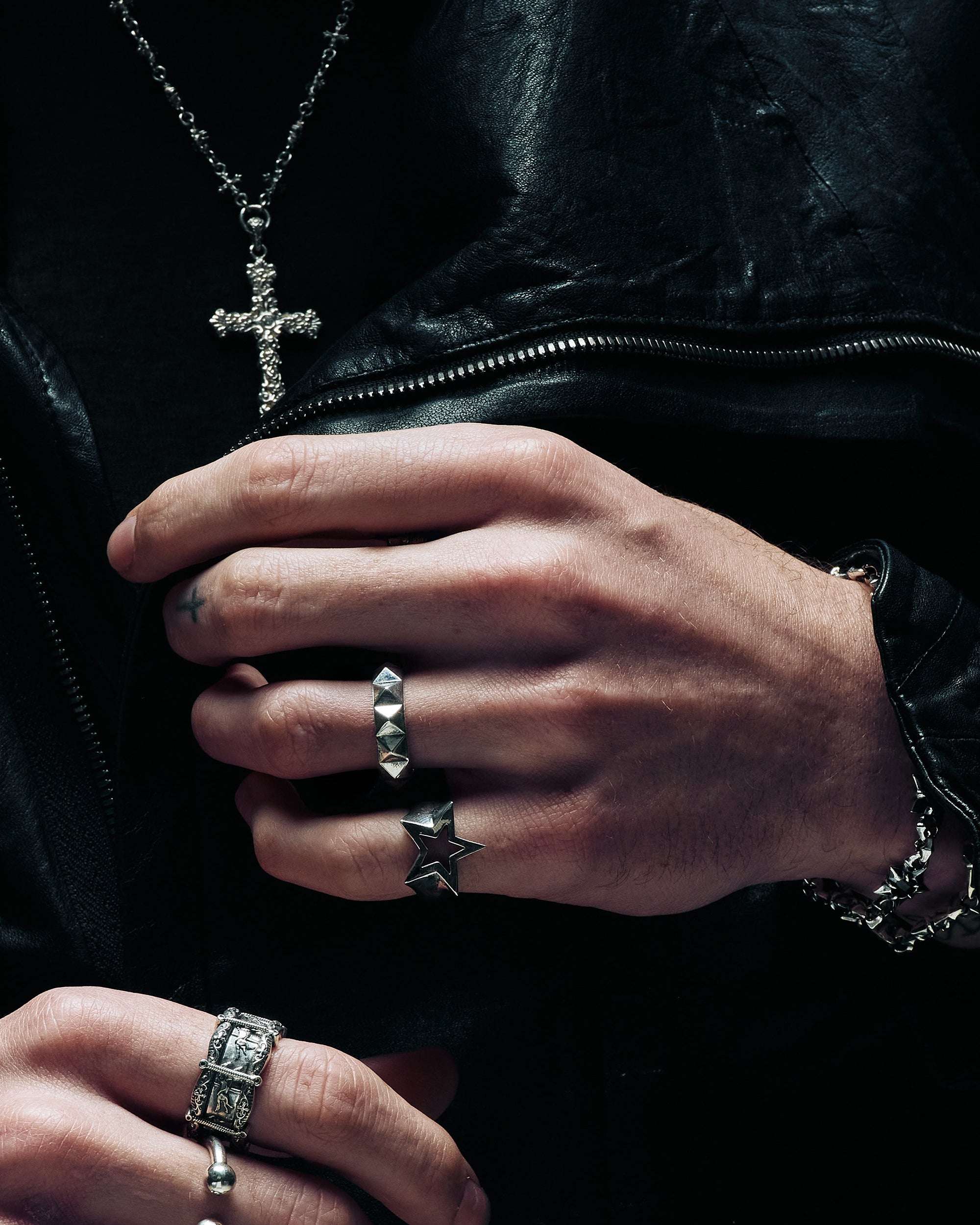 Hollywood Signet Ring