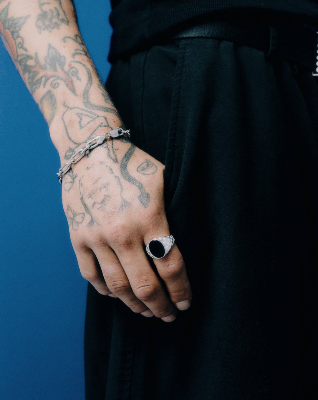 Checkered Signet - Onyx