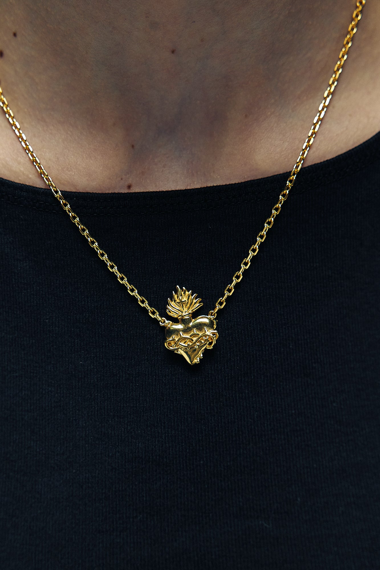 Sacred Heart Locket I Gold