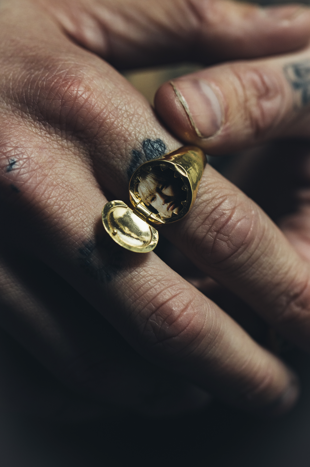 Memento Locket Signet | Gold