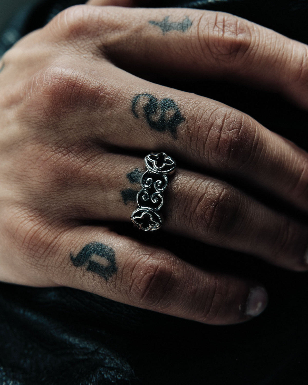 Fleur Noir Ring