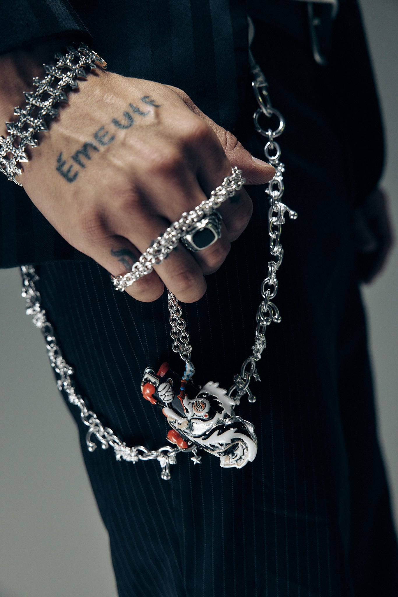 Famous Necklace Case