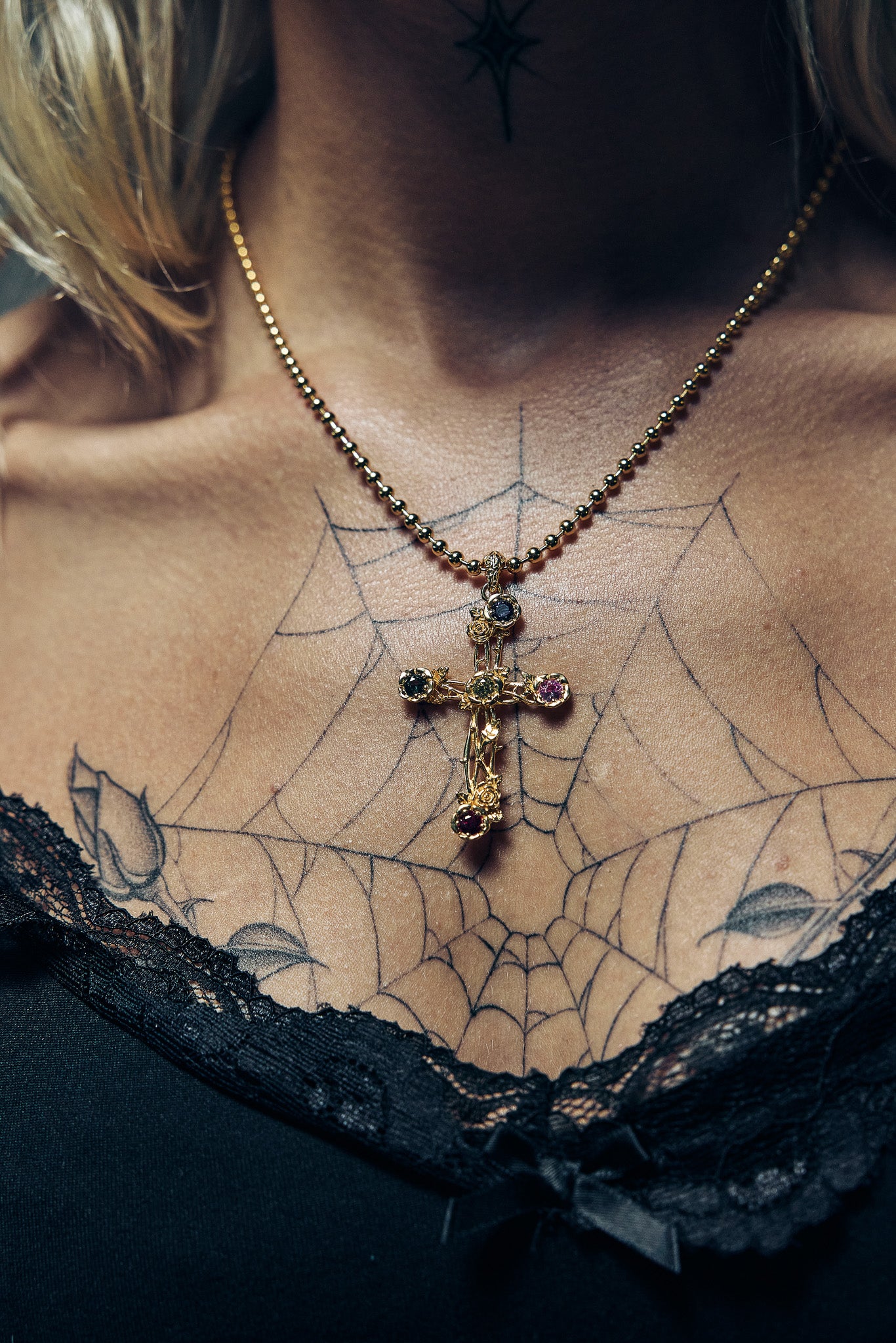 Bouquet Cross Necklace | Gold