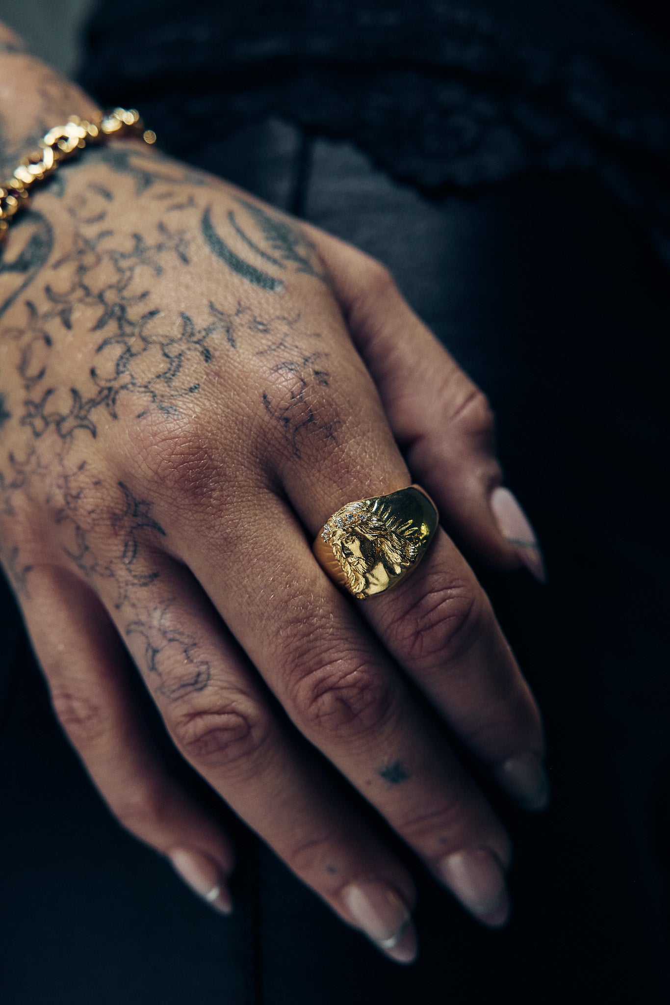 Saviour Signet | Gold